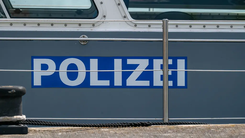 Die-Wasserschutzpolizei-hatte-das-Oel-entdeckt-Symbolbild