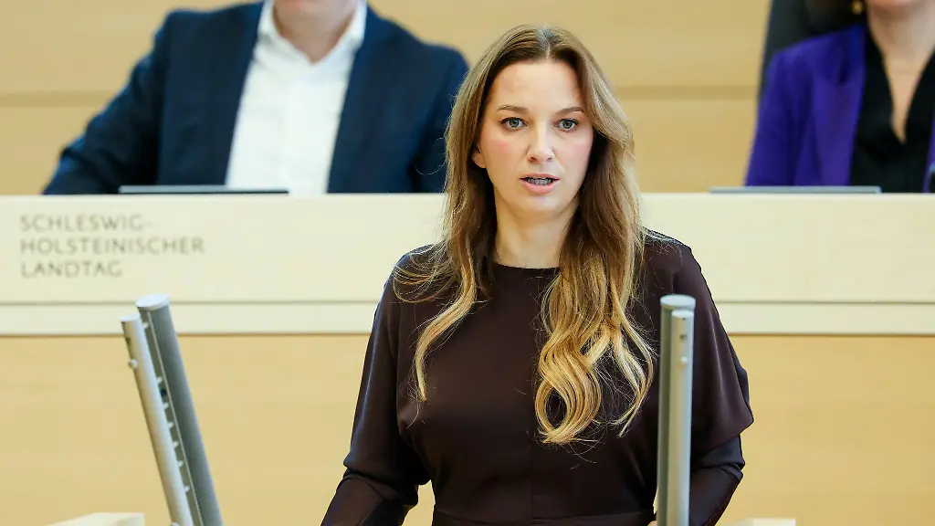 Die-besondere-Gefahrenlage-an-Unfallorten-leuchte-jedem-ein-sagt-Innenministerin-Magdalena-Finke