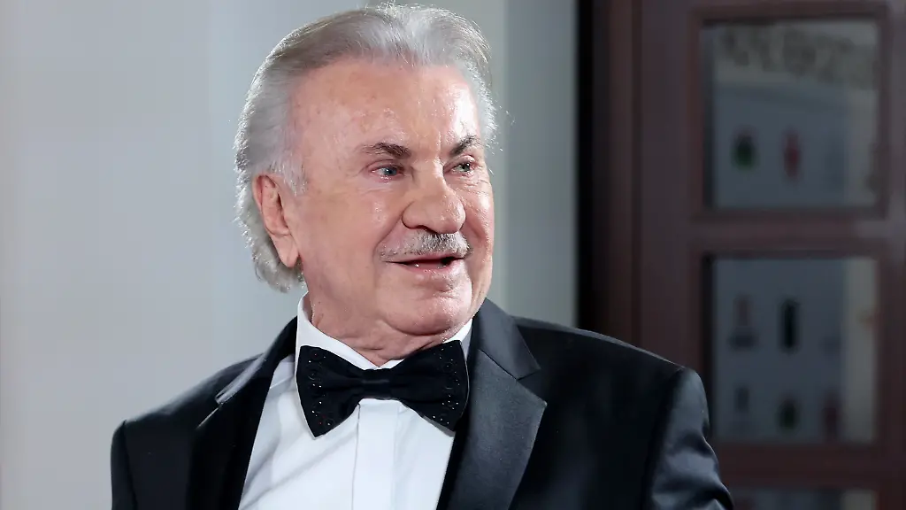 FRANKFURT-AM-MAIN-GERMANY-NOVEMBER-09-Willi-Weber-arrives-for-the-German-Sports-Media-Ball-42nd-Sportpresseball-at-Alte-Oper-on-November-09-2024-in-Frankfurt-am-Main-Germany