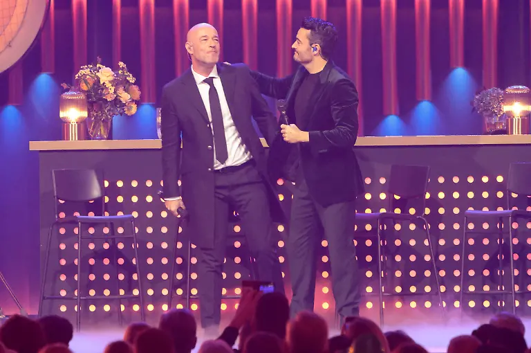 Der-Graf-von-Unheilig-und-Giovanni-Zarrella-in-der-ZDF-Musikshow-Die-Giovanni-Zarrella-Show-live-aus-der-Messe-Offenburg-Offenburg-22-11