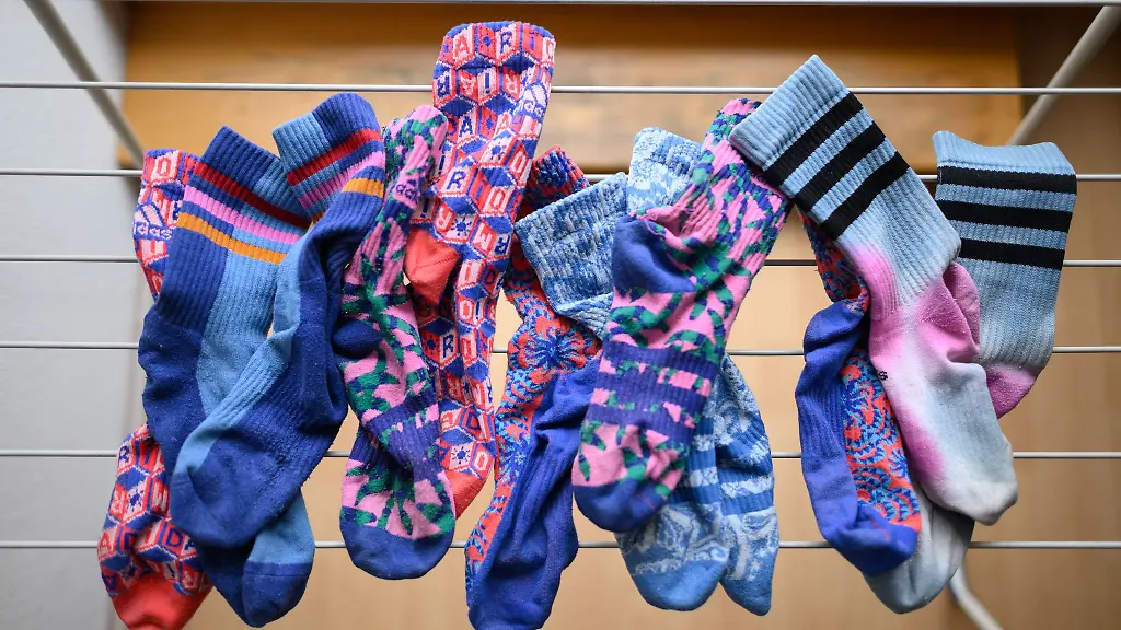 Gar-nicht-mal-so-frisch-Muffige-Waesche-entsteht-oft-durch-Restfeuchtigkeit-Textilien-sollten-immer-vollstaendig-getrocknet-werden-bevor-sie-in-den-Schrank-kommen