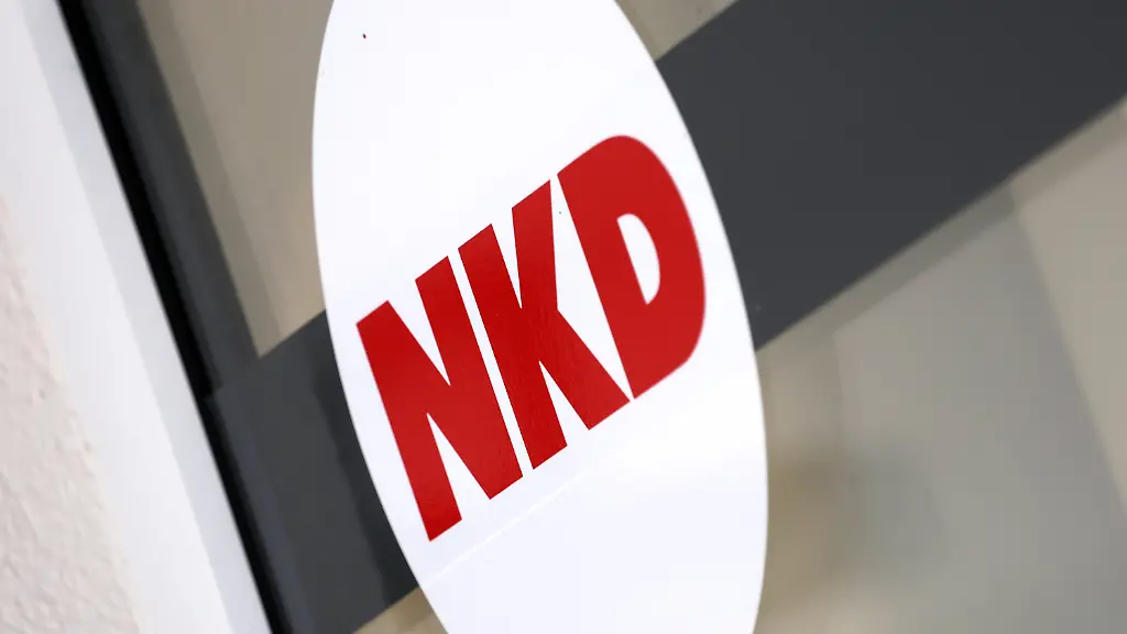 11-12-2025-Bayern-Kaufbeuren-Das-Logo-von-Textil-Discounter-NKD-aufgenommen-vor-einer-Filiale-der-Textilkette-NKD-bekommt-einen-neuen-Besitzer