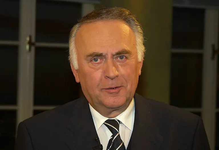 Bildnummer-50668434-Datum-30-04-2002-Copyright-imago-Sven-Simon-Dr