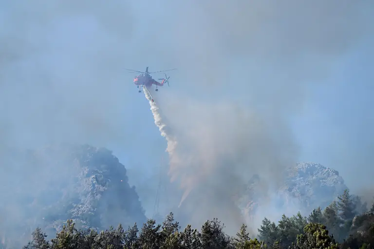 ANTALYA-TURKIYE-SEPTEMBER-21-Efforts-continue-to-extinguish-the-wildfire-that-broke-out-in-a-forested-area-in-Serik-district-of-Antalya-Turkiye-on-September-21-2025