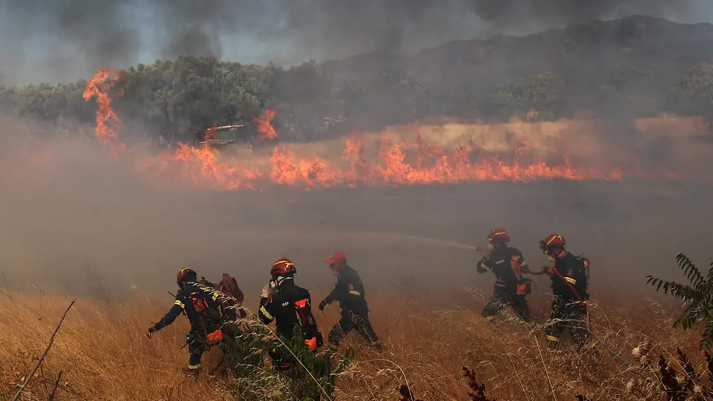 KOMOTINI-GREECE-AUGUST-10-Flames-and-smoke-rise-from-burning-trees-while-firefighters-continue-their-efforts-to-extinguish-the-fire-that-broke-out-in-the-forest-area-near-the-Komotini-Greece-on-August-10-2025-The-Kalkanca-neighborhood-located-approximately-3-kilometers-from-the-city-of-Komotini-in-Western-Thrace-where-a-densely-Turkish-population-lives-was-evacuated-due-to-a-fire-that-broke-out-in-a-forest-this-morning-Fire-crews-with-the-support-of-land-and-air-vehicles-are-working-intensively-to-prevent-the-flames-from-reaching-residential-areas