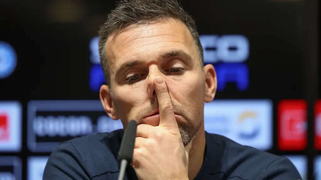 Christian-Eichner-erlebt-eine-emotionale-und-schwierige-Woche-als-KSC-Coach