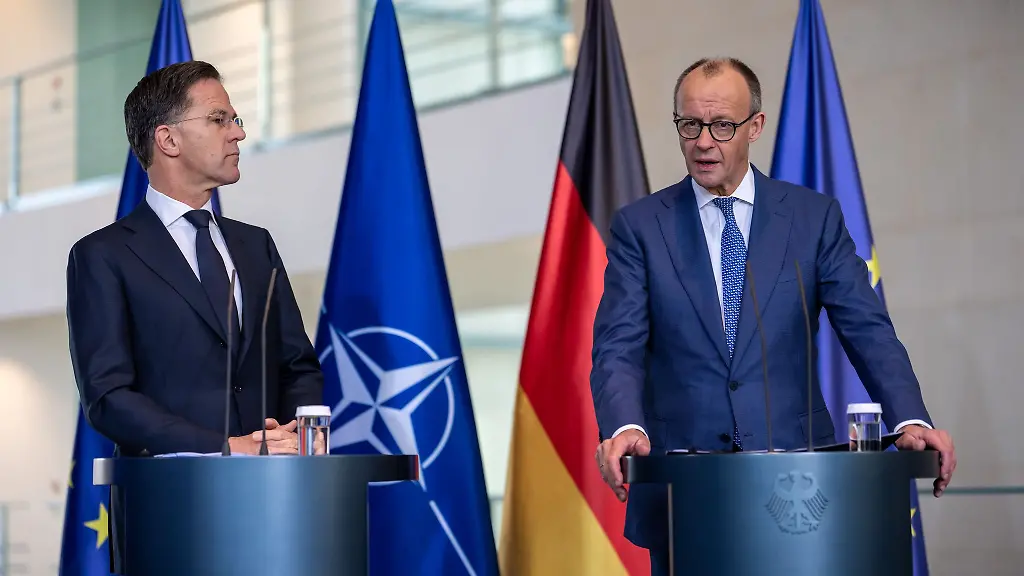 Kanzler-Merz-und-Nato-Generalsekretaer-Rutte-treten-gemeinsam-vor-die-Presse