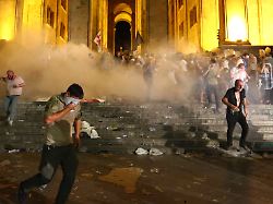 Vorgehen der Behörden bemängelt: Gericht verurteilt Georgien nach Polizeigewalt bei Protest