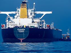 Schiff liegt vor der Insel Rügen: Zoll darf "Eventin" aus russischer Schattenflotte nicht verwerten