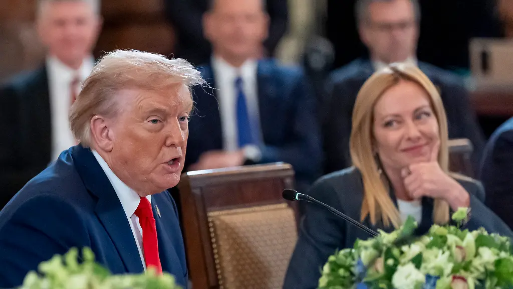 President-Donald-Trump-left-speaks-as-Italian-Prime-Minister-Giorgia-Meloni-listens-during-a-meeting-in-the-East-Room-of-the-White-House-Monday-Aug-18-2025-in-Washington