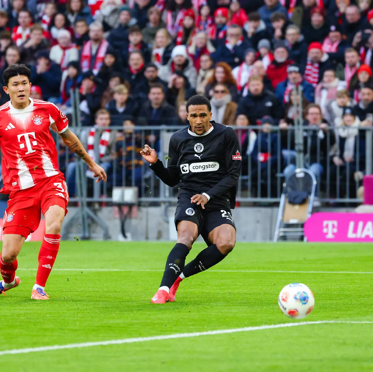 Andreas-Hountondji-27-FC-St-Pauli-und-Min-jae-Kim-3-FC-Bayern-Muenchen-Tor-zum-0-1-beim-Spiel-zwischen-FC-Bayern-Muenchen-v-FC-St-Pauli-Fussball-Herren-Bundesliga-2025-2026-12-Spieltag-am-29-11-2025-in-Muenchen-Allianz-Arena-DFL-and-DFB-regulations-prohibit-any-use-of-photographs-as-image-sequences-and-or-quasi-video
