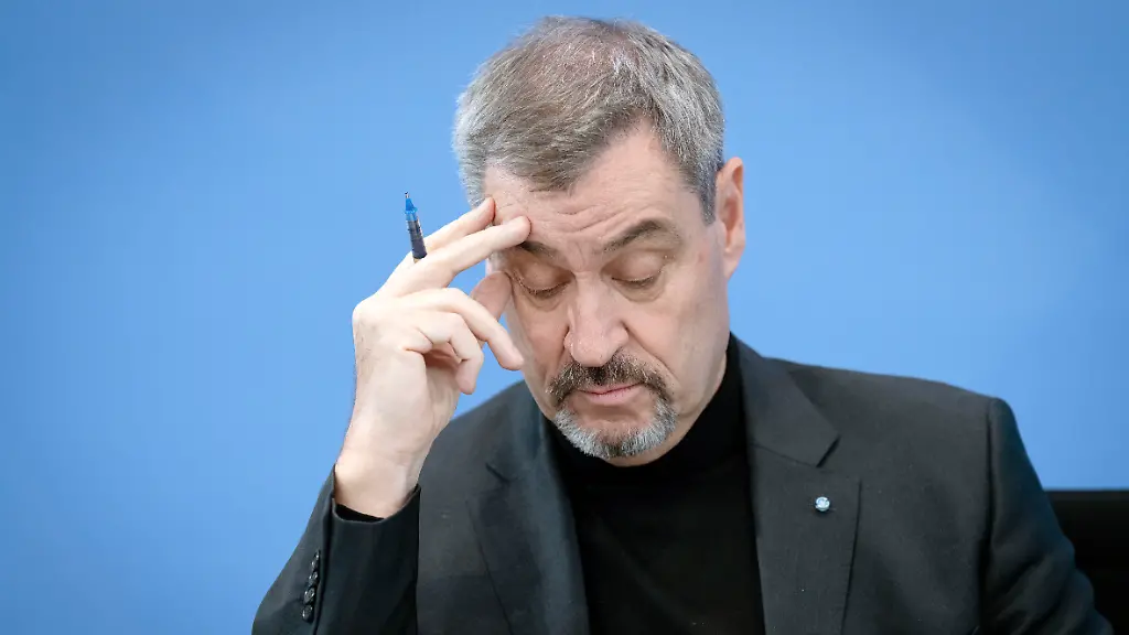 Markus-Soeder-bei-einer-Pressekonferenz-press-conference-nach-der-Sitzung-des-Koalitionsausschusses-von-Union-und-SPD-im-Kanzleramt-Berlin-11-12