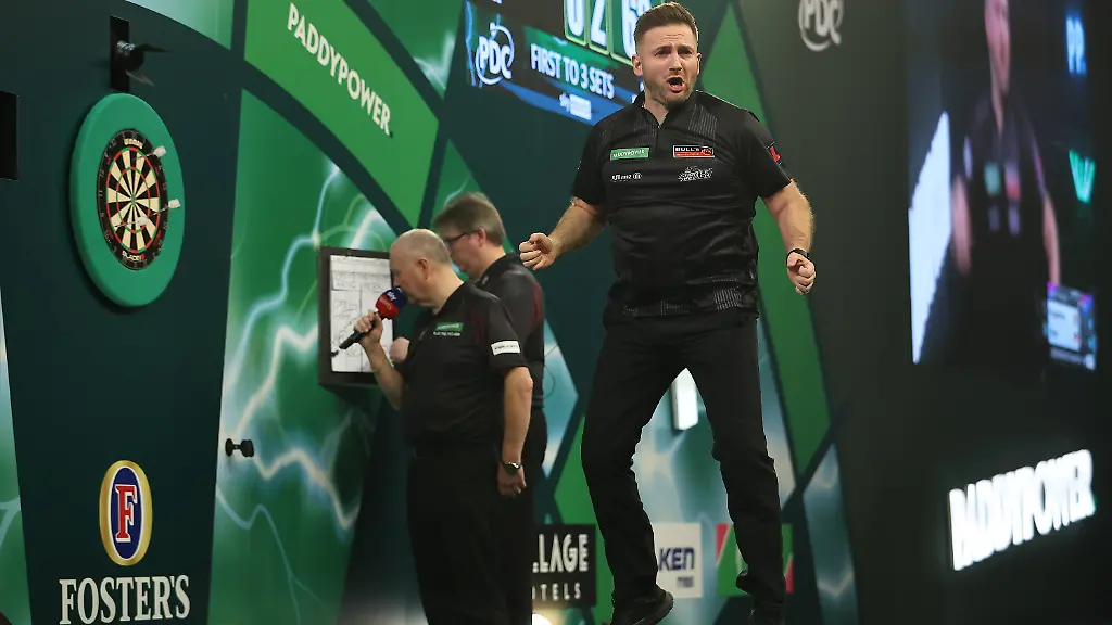 RECORD-DATE-NOT-STATED-11th-December-2025-Alexandra-Palace-London-England-2025-PDC-Paddy-Power-World-Darts-Championship-Day-One-Arno-Merk-celebrates-winning-a-set-against-Kim-Huybrechts-PUBLICATIONxNOTxINxUK-KatiexChan
