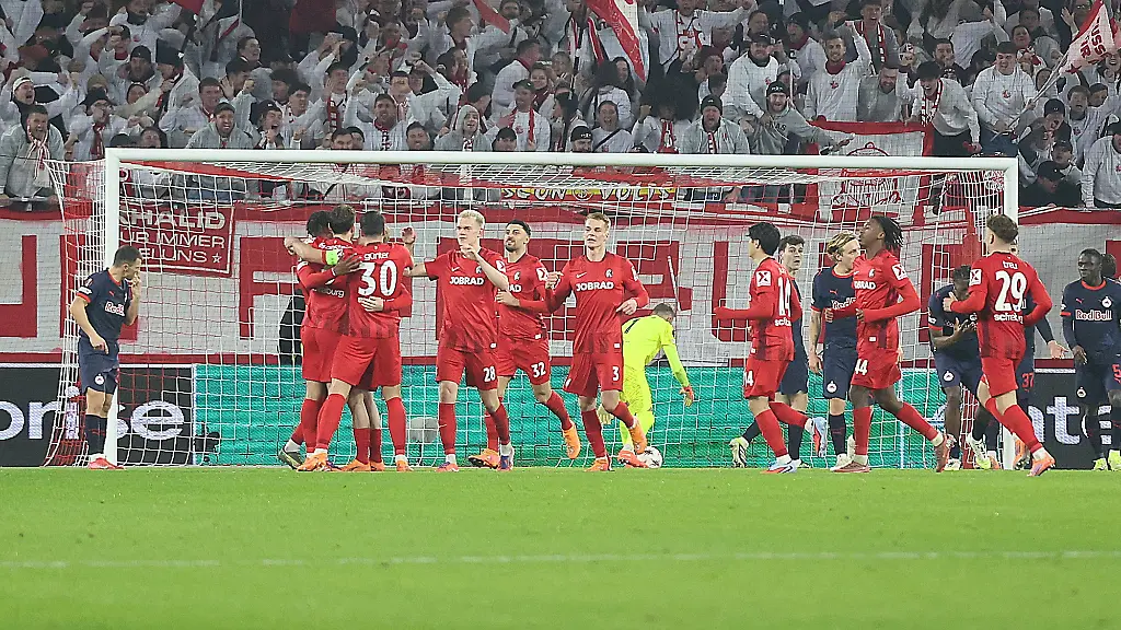 11-12-2025-xrekx-Fussball-UEFA-Europa-League-SC-Freiburg-RB-Salzburg-v-l