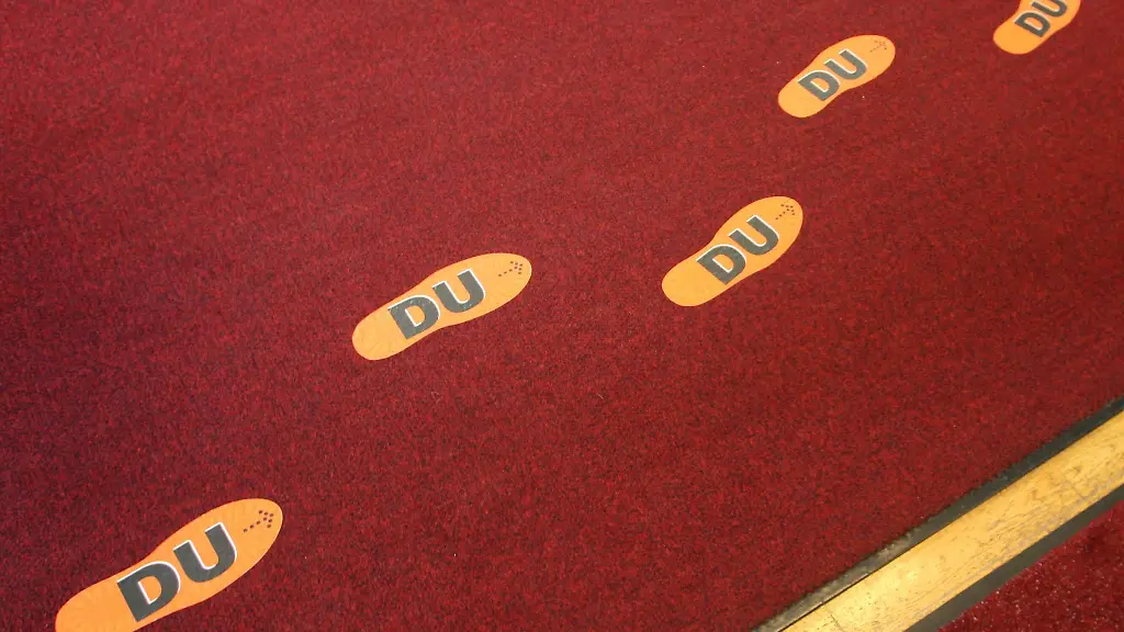 Zum-Du-geht-s-hier-lang-Viele-Firmen-werben-inzwischen-mit-flachen-Hierarchien