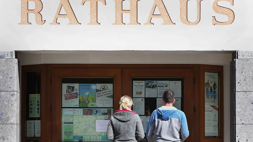 Wer-als-Gemeinderat-bei-Sitzungen-stoert-koennte-kuenftig-tief-in-die-Tasche-greifen-muessen