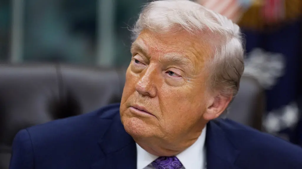 U-S-President-Donald-Trump-looks-on-as-he-signs-an-executive-order-on-AI-in-the-Oval-Office-at-the-White-House-in-Washington-D-C-U-S-December-11-2025