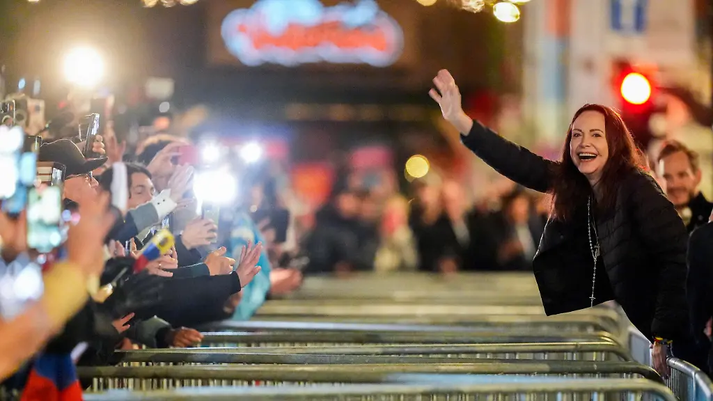 Oslo-Norway-20251211-Nobel-Peace-Prize-laureate-Maria-Corina-Machado-greets-people-who-have-gathered-outside-the-Grand-Hotel-in-Oslo-early-Thursday-morning-Venezuelan-opposition-leader-Maria-Corina-Machado-received-the-prize-for-her-work-to-secure-democratic-rights-for-the-people-of-Venezuela-and-for-her-fight-for-a-just-and-peaceful-transition-from-dictatorship-to-popular-rule-Due-to-the-circumstances-in-her-home-country-of-Venezuela-the-Nobel-Peace-Prize-laureate-was-unable-to-attend-the-award-ceremony-in-Norway