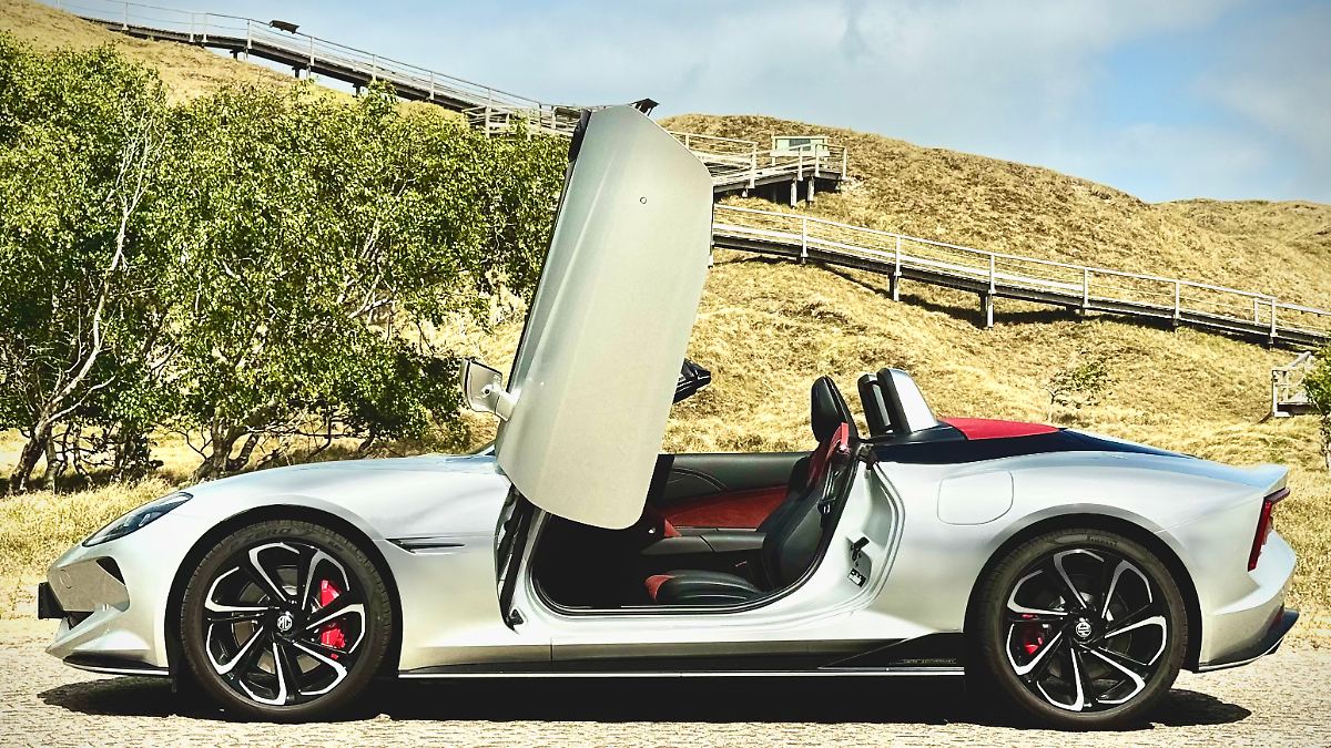 Endlich-wieder-ein-Roadster-MG-Cyberster-im-Fahrbericht-leise-Macht-mit-Frischluftfaktor