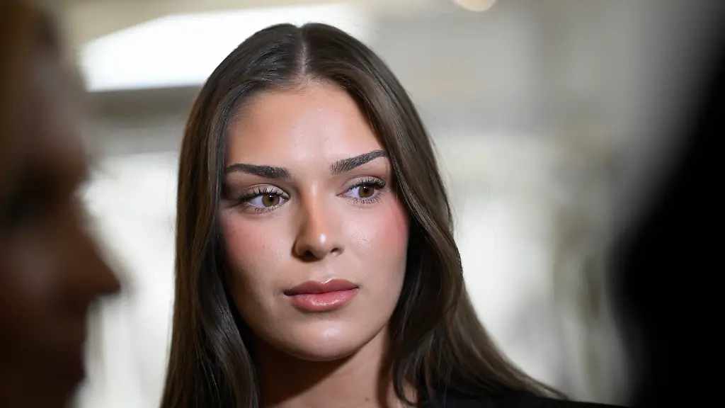 Sarah-Dzafce-ehemalige-Miss-Finnland-bei-einer-Pressekonferenz-der-Organisation-Miss-Finnland-Sie-verliert-ihren-Titel-infolge-eines-Rassismus-Skandals