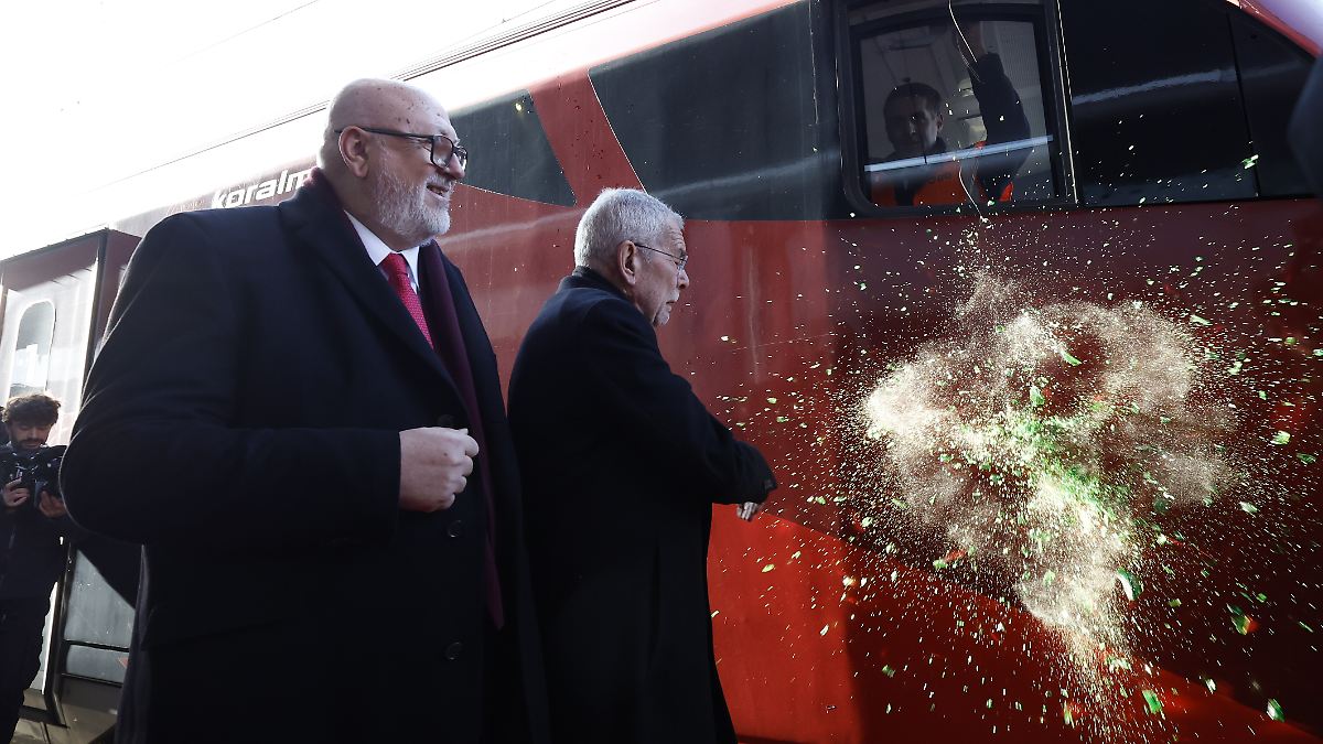 Schnellere-Nord-S-d-Achse-sterreich-er-ffnet-50-Kilometer-langen-Tunnel