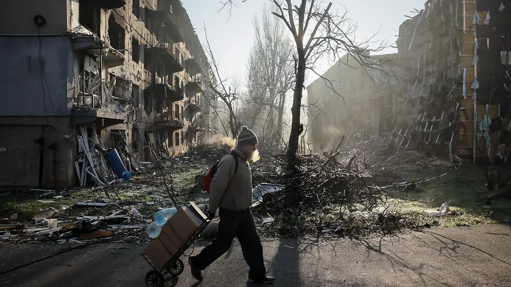 In-this-handout-photograph-taken-by-the-press-service-of-the-24th-Mechanized-Brigade-of-Ukrainian-Armed-Forces-on-November-15-2025-and-released-on-November-17-2025-a-local-resident-walks-past-destroyed-residential-buildings-in-the-frontline-town-of-Kostyantynivka-Donetsk-region-amid-the-Russian-invasion-of-Ukraine-Photo-by-OLEG-PETRASIUK-24th-Mechanized-Brigade-of-Ukrainian-Armed-Forces-AFP-RESTRICTED-TO-EDITORIAL-USE-MANDATORY-CREDIT-AFP-PHOTO-OLEG-PETRASIUK-24TH-MECHANIZED-BRIGADE-OF-UKRAINIAN-ARMED-FORCES-HANDOUT-NO-MARKETING-NO-ADVERTISING-CAMPAIGNS-DISTRIBUTED-AS-A-SERVICE-TO-CLIENTS-AFP-CANNOT-INDEPENDENTLY-VERIFY-THE-AUTHENTICITY-OR-LOCATION-DATE-AND-CONTENT-OF-THESE-IMAGES