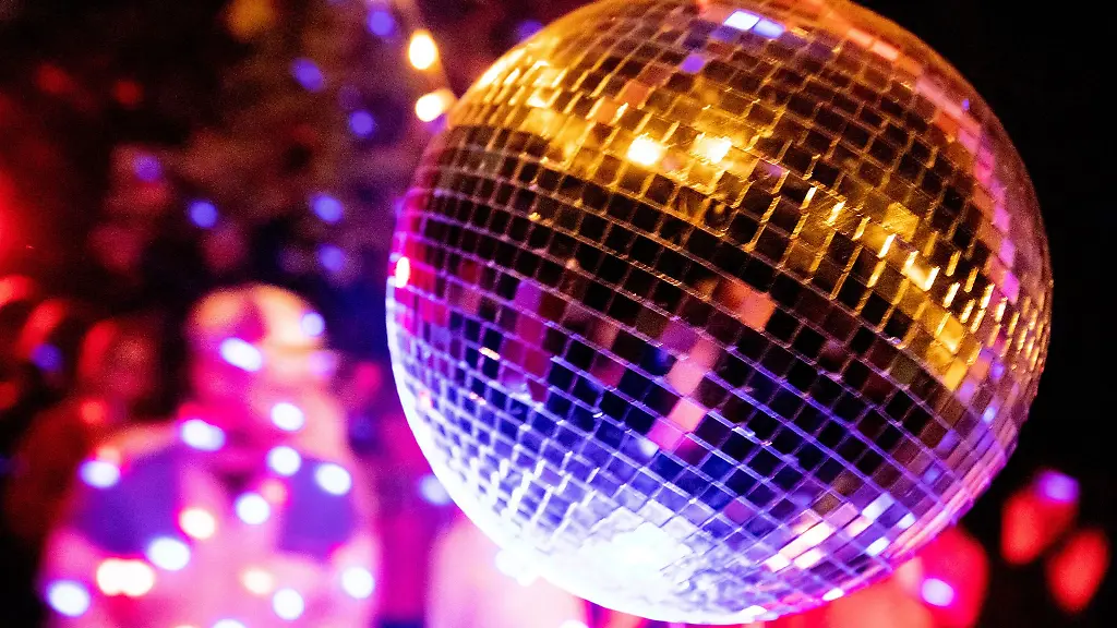 Findet-die-Weihnachtsfeier-ausserhalb-der-Arbeitszeit-statt-ist-die-Teilnahme-immer-freiwillig