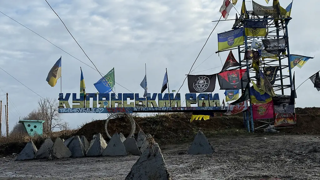 A-road-sign-reads-Kupiansk-region-amid-Russia-s-attack-on-Ukraine-near-the-frontline-town-of-Kupiansk-Ukraine-November-12-2025