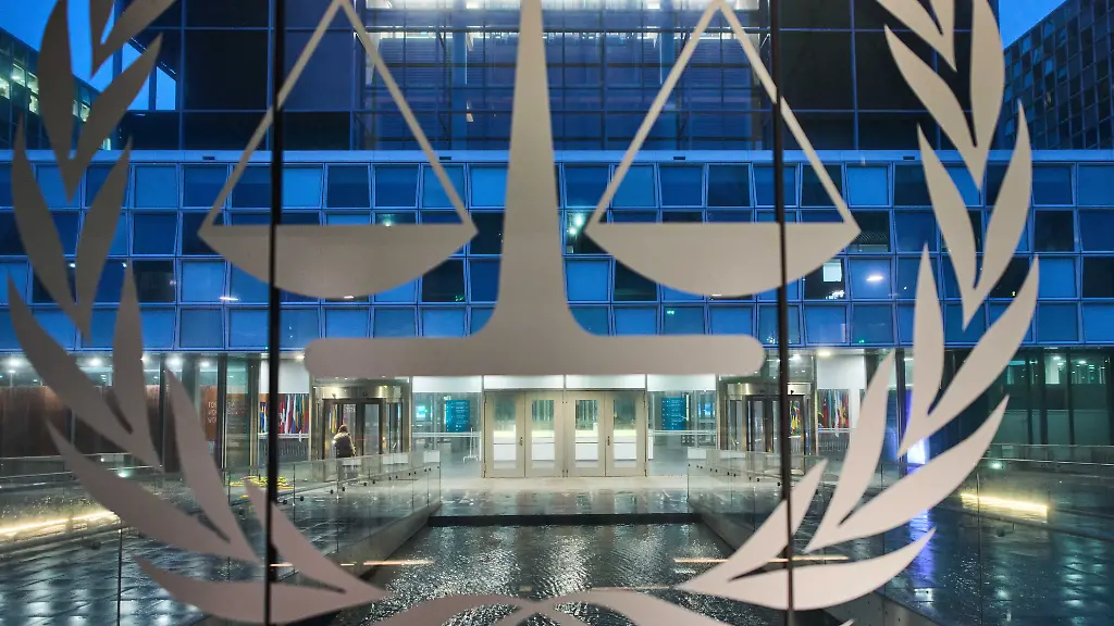 2025-12-09-08-18-12-DEN-HAAG-Aussenansicht-des-Internationalen-Strafgerichtshofs-wo-Ali-Muhammad-Ali-Abd-Al-Rahman-besser-bekannt-als-Ali-Kushayb-sein-Urteil-entgegennimmt-Der-sudanesische-Ex-Milizenfuehrer-wurde-zuvor-wegen-Kriegsverbrechen-und-Verbrechen-gegen-die-Menschlichkeit-verurteilt