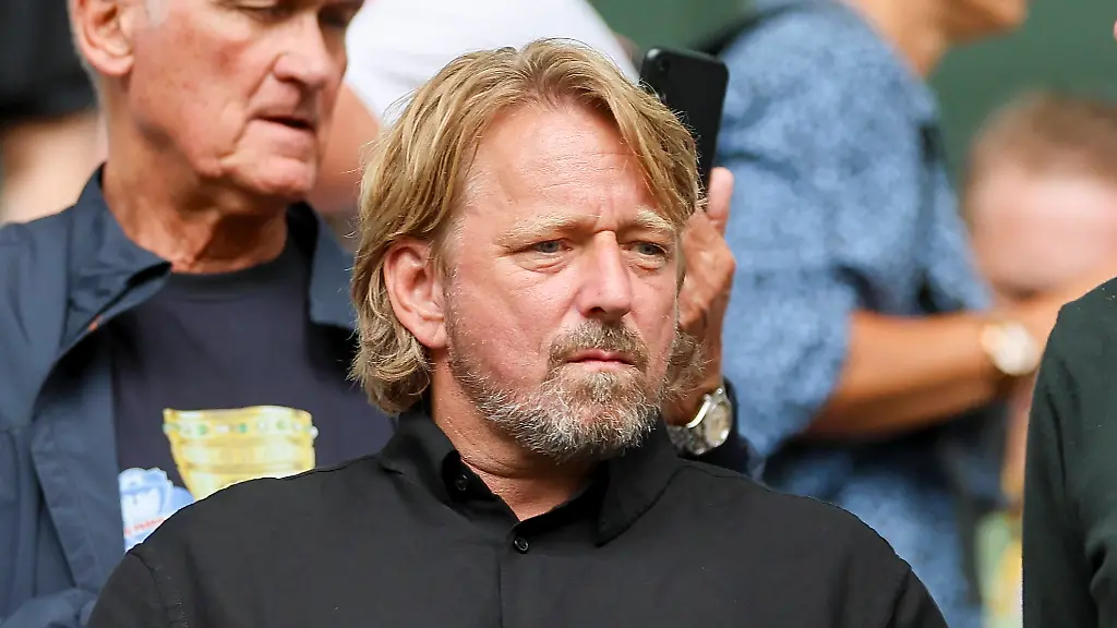 Kaderplaner-Sven-Mislintat-Borussia-Dortmund-schaut-DFB-Pokal-First-Round-1-FC-Phoenix-Luebeck-vs-Borussia-Dortmund-Volksparkstadion-am-17-August-2024-in-Hamburg-Deutschland-Foto-von-Marco-Steinbrenner-DeFodi-Images-Kaderplaner-Sven-Mislintat-Borussia-Dortmund-looks-on-DFB-Pokal-First-Round-1-FC-Phoenix-Luebeck-vs-Borussia-Dortmund-Volksparkstadion-August-17-2024-in-Hamburg-Germany-Photo-by-Marco-Steinbrenner-DeFodi-Images-DFB-DFL-REGULATIONS-PROHIBIT-ANY-USE-OF-PHOTOGRAPHS-AS-IMAGE-SEQUENCES-AND-OR-QUASI-VIDEO-Defodi-700-luebeck-bvb-20240817-036-Squad-planner-Sven-Mislintat-Borussia-Dortmund-looks-on-DFB-Pokal-First-Round-1-FC-Phoenix-Luebeck-vs-Borussia-Dortmund-Volksparkstadion-August-17-2024-in-Hamburg-Germany-Photo-by-Marco-Steinbrenner-DeFodi-Images-Squad-planner-Sven-Mislintat-Borussia-Dortmund-looks-on-DFB-Pokal-First-Round-1-FC-Phoenix-Luebeck-vs-Borussia-Dortmund-Volksparkstadion-August-17-2024-in-Hamburg-Germany-Photo-by-Marco-Steinbrenner-DeFodi-Images-DFB-DFL-REGULATIONS-PROHIBIT-ANY-USE-OF-PHOTOGRAPHS-AS-IMAGE-SEQUENCES-AND-OR-QUASI-VIDEO-Defodi-700-luebeck-bvb-20240817-036-Defodi-700-DFB-DFL-REGULATIONS-PROHIBIT-ANY-USE-OF-PHOTOGRAPHS-AS-IMAGE-SEQUENCES-AND-OR-QUASI-VIDEO