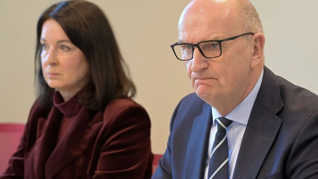 Bei-der-Krankenreform-des-Bundes-dringen-Ministerpraesident-Dietmar-Woidke-SPD-und-Gesundheitsministerin-Britta-Mueller-BSW-auf-Aenderungen-um-die-Gesundheitsversorgung-in-laendlichen-Regionen-nicht-zu-gefaehrden