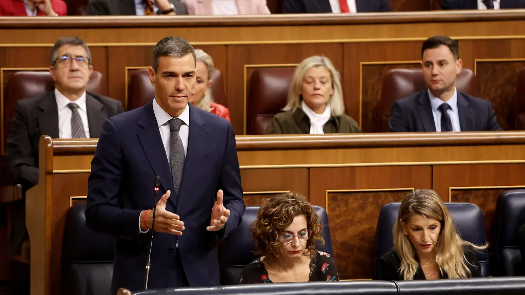 Madrid-Kingdom-of-Spain-June-29-2025-Pedro-Sanchez-President-of-Spain-in-a-session-of-the-Congress-of-Deputies-One-year-after-the-devastating-storm-in-Valencia-Spain-which-caused-widespread-damage-and-killed-229-people-no-one-has-yet-been-held-accountable-for-the-inaction-in-protecting-the-residents-The-Popular-Party-PP-to-which-the-President-of-the-Valencian-Community-Carlos-Mazon-belongs-has-failed-to-take-any-action-and-is-demanding-accountability-in-Congress-Photos-Juan-Carlos-Rojas