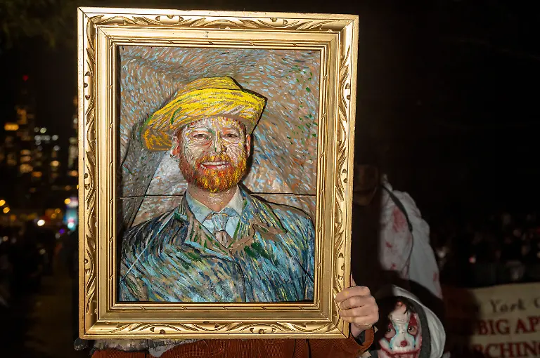 52nd-Annual-Village-Halloween-Parade-New-York-USA-31-Oct-2025-New-York-City-artist-James-Haggerty-dresses-as-a-self-portrait-of-Vincent-van-Gogh-participates-in-the-2025-New-York-City-s-52nd-Annual-Village-Halloween-Parade