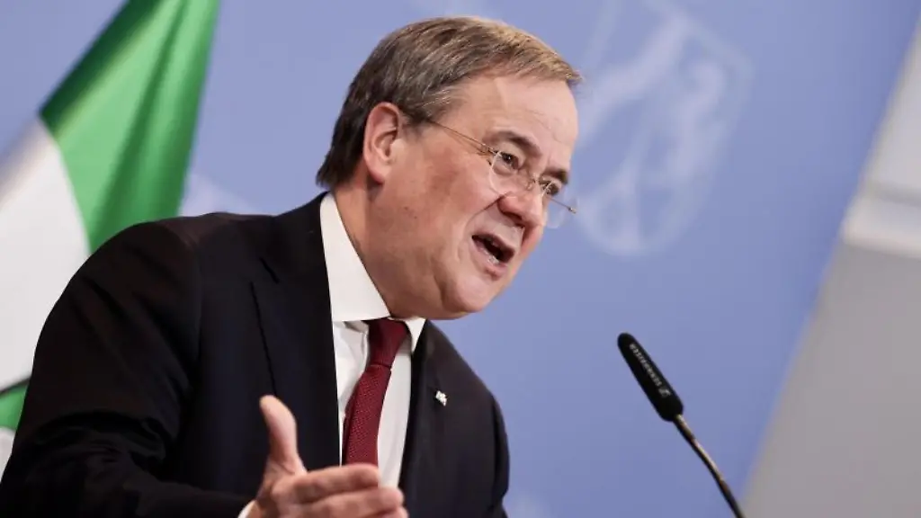 Armin-Laschet-CDU-Ministerpraesident-von-Nordrhein-Westfalen-spricht