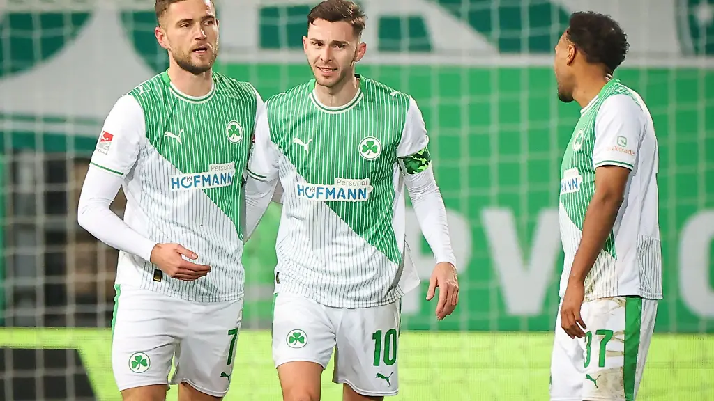 Dennis-Srbeny-l-sticht-als-Joker-der-Fuerther