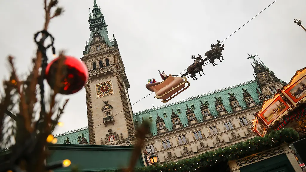 Die-Stimmung-auf-dem-Weihnachtsmarkt-am-Rathausmarkt-ist-auch-in-diesem-Jahr-wieder-gut