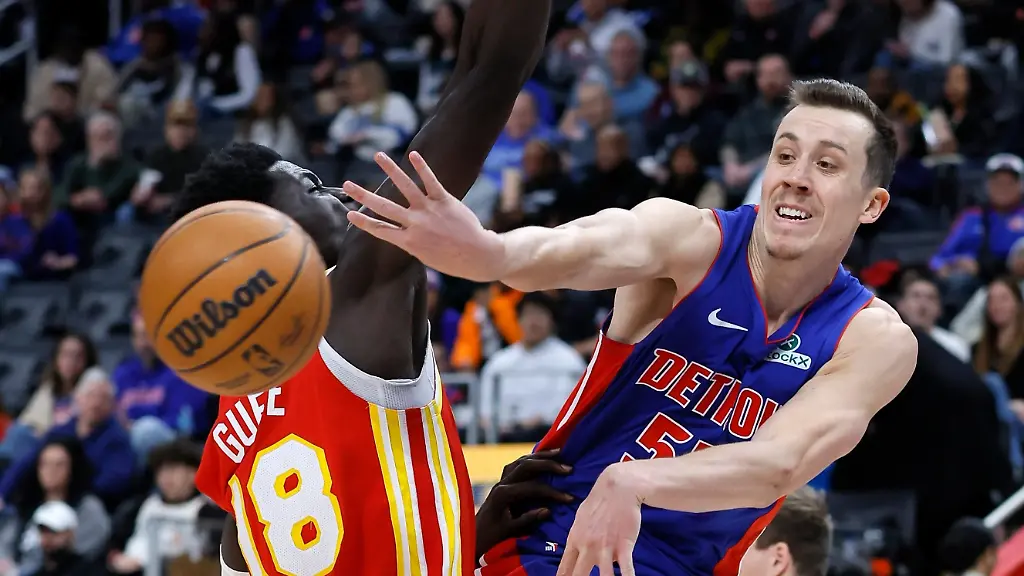 Detroit-Pistons-forward-Duncan-Robinson-right-passes-the-ball-past-Atlanta-Hawks-forward-Mouhamed-Gueye-left-during-the-second-half-of-an-NBA-basketball-game-Friday-Dec-12-2025-in-Detroit