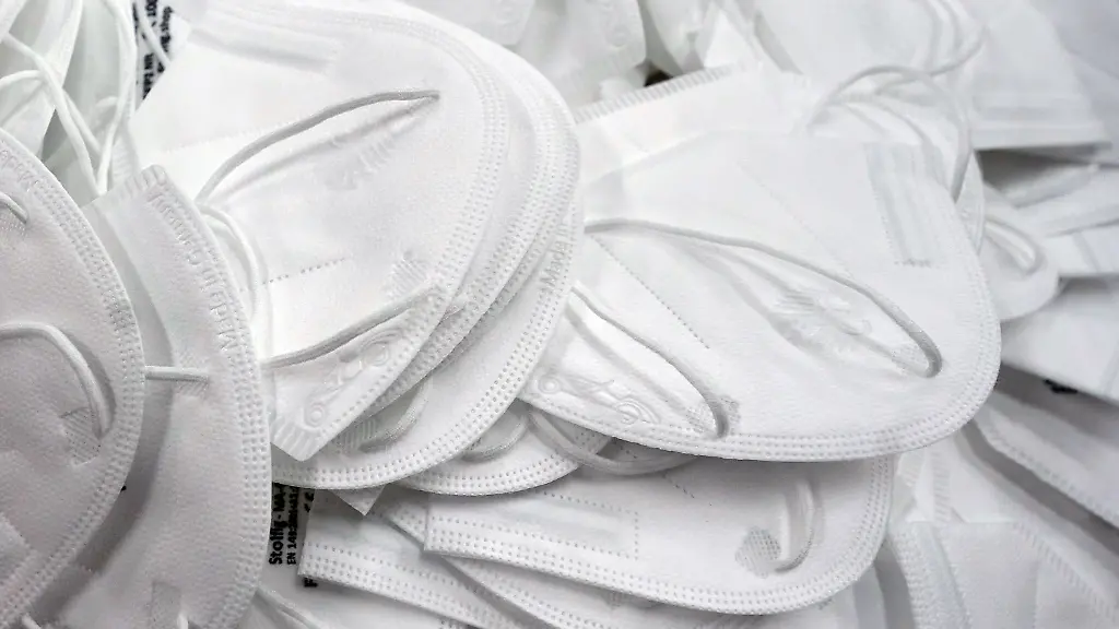 ARCHIV-22-01-2021-Sachsen-Neuwied-FFP2-Masken-liegen-in-einem-Karton-Symbolfoto