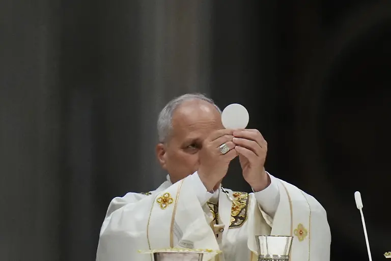 Papst-Leo-XIV-zelebriert-eine-Messe-anlaesslich-des-Festes-Unserer-Lieben-Frau-von-Guadalupe-im-Petersdom-im-Vatikan