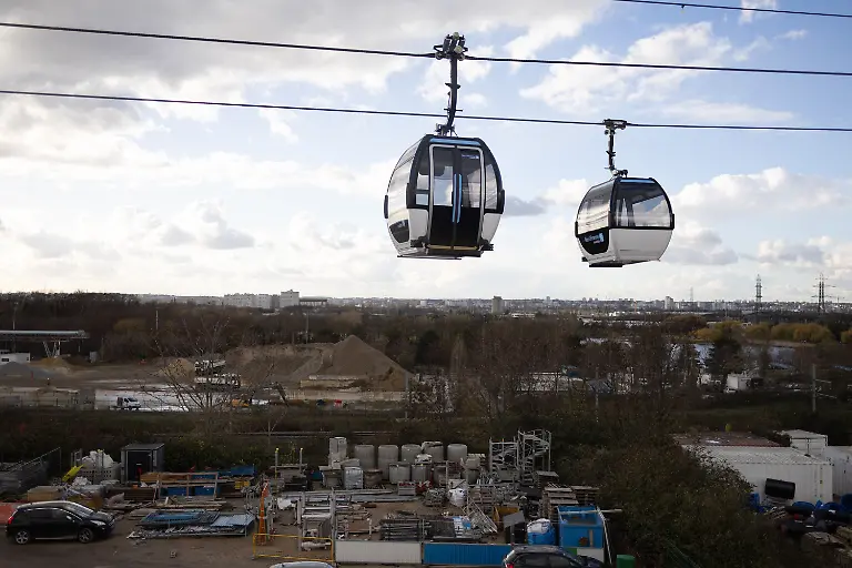 This-photo-shows-cabins-from-the-first-urban-cable-car-in-the-Paris-region-the-C1-in-Limeil-Brevannes-Paris-suburbs-on-November-20-2025-Photo-by-Raphael-Lafargue-ABACAPRESS