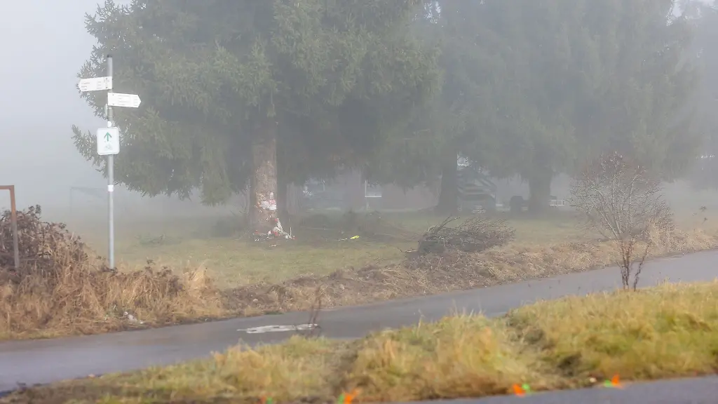 Am-Unfallort-wurden-Kerzen-aufgestellt