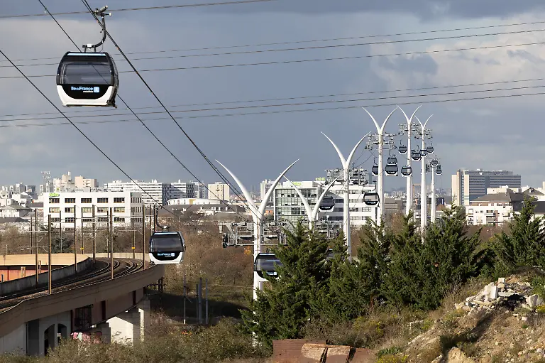 This-photo-shows-cabins-from-the-first-urban-cable-car-in-the-Paris-region-the-C1-in-Limeil-Brevannes-Paris-suburbs-on-November-20-2025-Photo-by-Raphael-Lafargue-ABACAPRESS