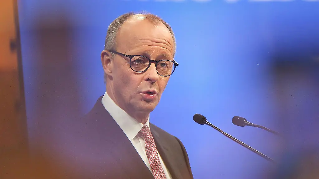 Muenchen-Bayern-Deutschland-Messe-CSU-Parteitag-Bundeskanzler-Friedrich-Merz-CDU-haelt-eine-Rede