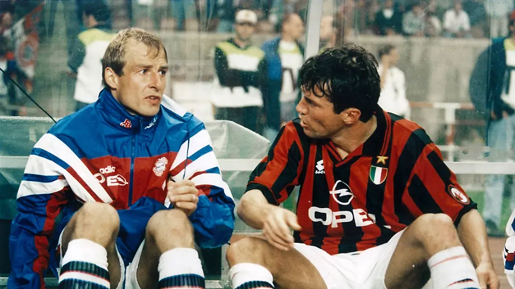 Bildnummer-03406396-Datum-12-08-1996-Copyright-imago-Bernd-Koenig-Juergen-Klinsmann-li-Lothar-Matthaeus-Mitte-im-Trikot-von-Milan-und-Oliver-Kreuzer-alle-Bayern-auf-der-Bank-Vneg-quer-Ersatzbank-Reservist-Reservespieler-Ersatzspieler-Auswechselspieler-Trikottausch-Gespraech-Saison-1996-1997-FC-Bayern-Muenchen-Opel-Masters-Cup-Turnier-AC-Mailand-Berlin-premiumd-Fussball-1