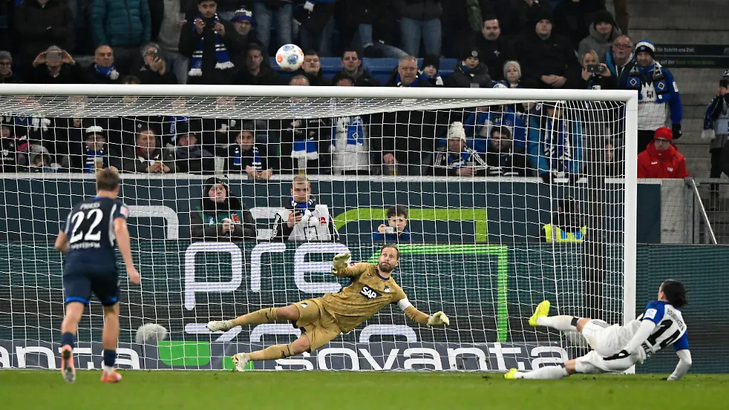 Rayan-Philippe-Hamburger-SV-HSV-14-verschiesst-Elfmeter-Strafstoss-gegen-Torwart-Oliver-Baumann-TSG-1899-Hoffenheim-01-Alexander-Prass-TSG-1899-Hoffenheim-22-TSG-1899-Hoffenheim-vs-Hamburger-SV-HSV-13-12