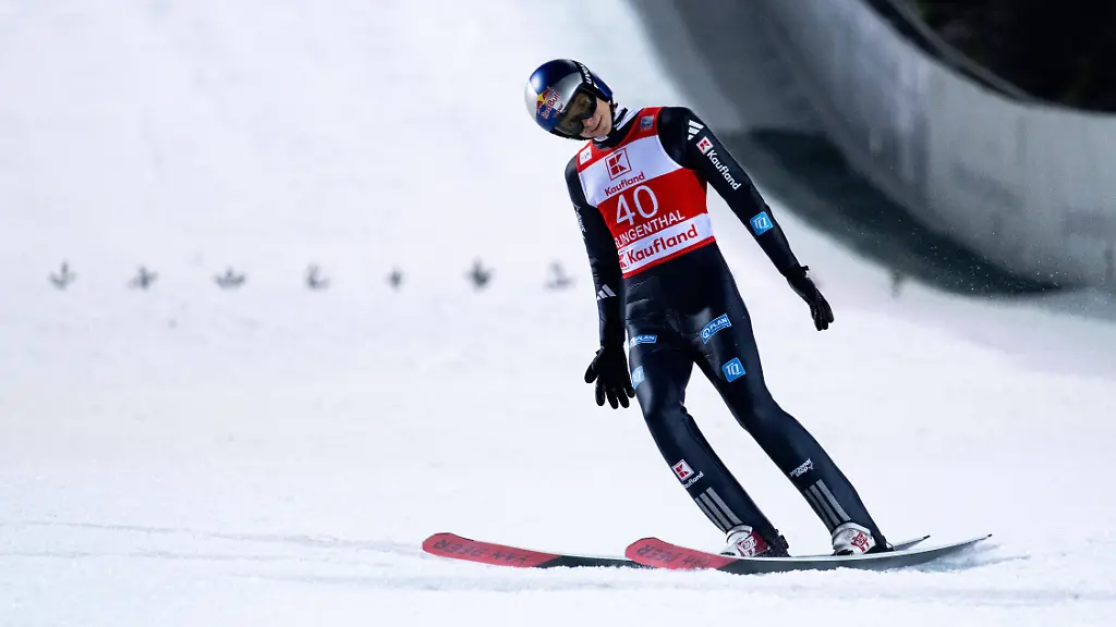 WELLINGER-Andreas-Deutschland-im-Ziel-GER-FIS-Skisprung-Weltcup-Klingenthal-Qualifikation-Grossschanze-Herren-Saison-2025-2026-12-12-2025-GER-FIS-Skisprung-Weltcup-Klingenthal-Saison-2025-2026-12-12