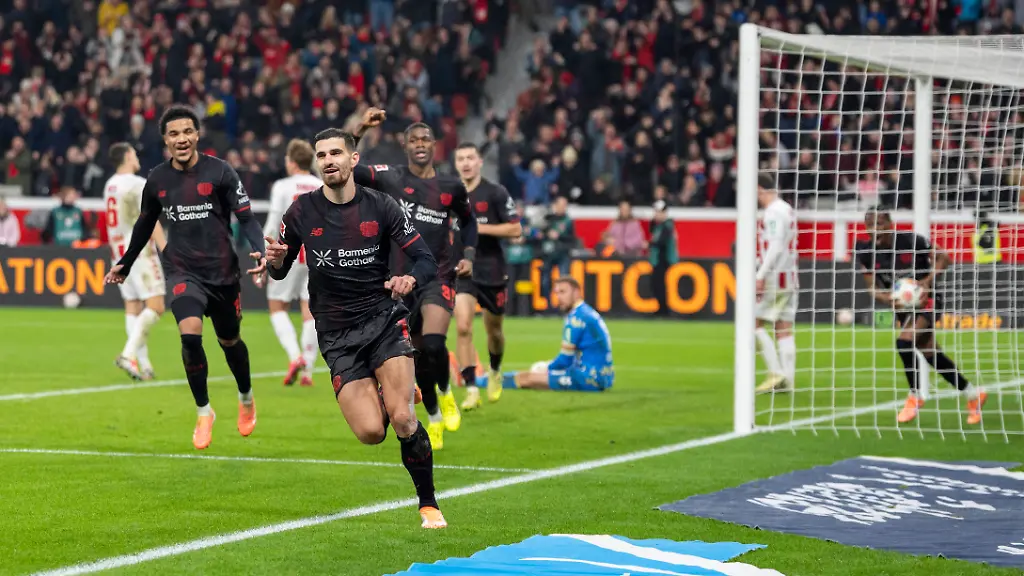 Jubel-nach-dem-Tor-zum-jubelnd-bejubelt-jubelt-jubeln-emotionen-celebrate-nach-dem-Tor-von-Martin-TERRIER-Bayer-04-Leverkusen-11-Bayer-Leverkusen-1-FC-Koeln-Fussball-Bundesliga-GER-Leverkusen-BayArena-13-12-2025-DFL-regulations-prohibit-any-use-of-photographs-as-image-sequences-and-or-quasi-video