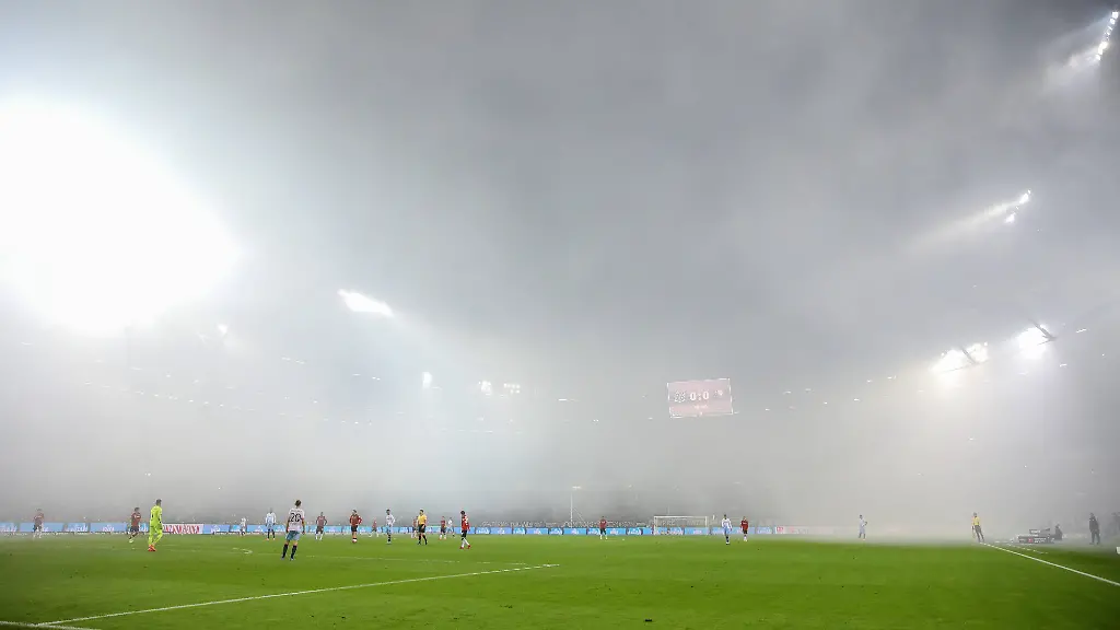 13-12-2025-xtgx-Fussball-2-Bundesliga-Hannover-96-VfL-Bochum-emspor-v-l