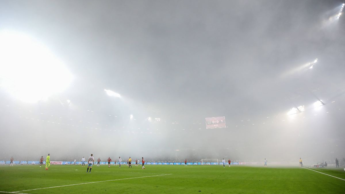 96-zum-zweiten-Mal-sieglos-Hannover-und-Bochum-finden-im-dichten-Rauch-keinen-Sieger
