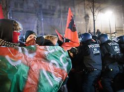 Berlin & Brandenburg: Anti-Polizei-Demo aufgelöst – Angriffe auf Polizisten